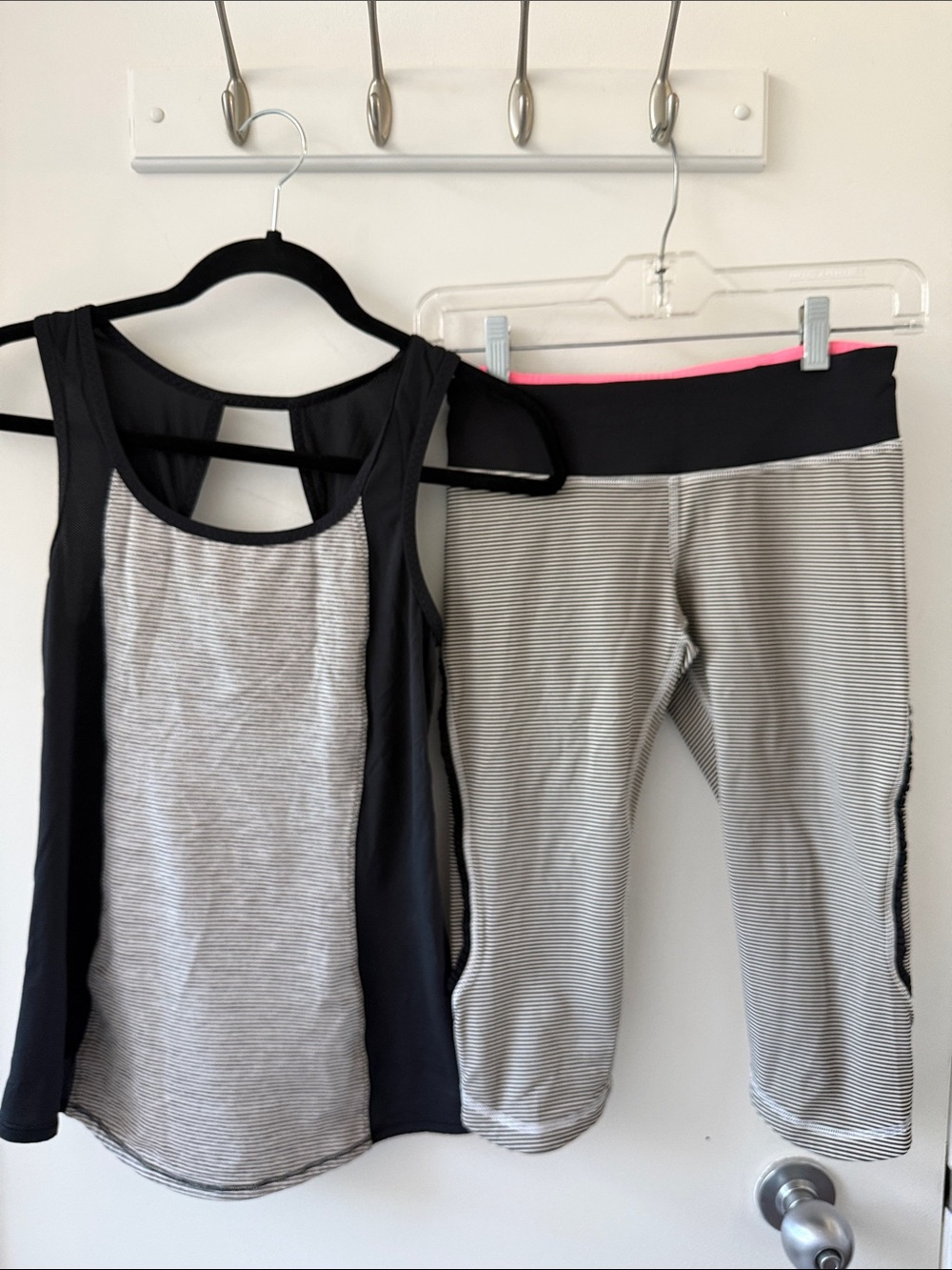 Lululemon Run speed tank + pace perfect crops  Set tanka stripes cashew black 4